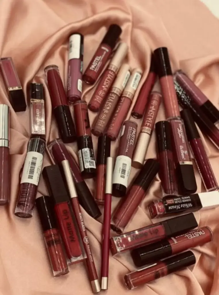 Lipstik awet 12 jam  
