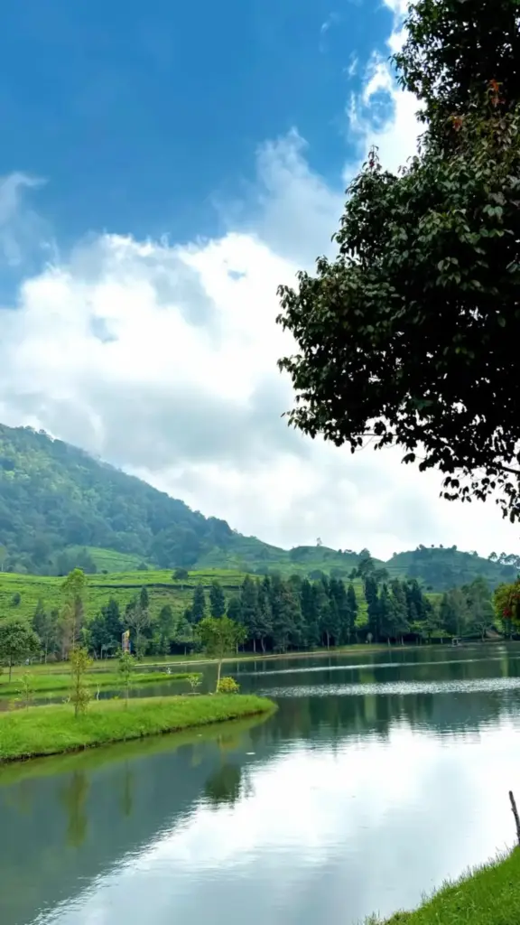 Wisata Cikahalang Cirebon